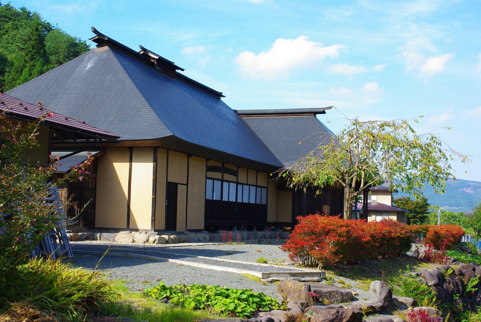改修された日本の古民家 / A restored traditional Japanese house