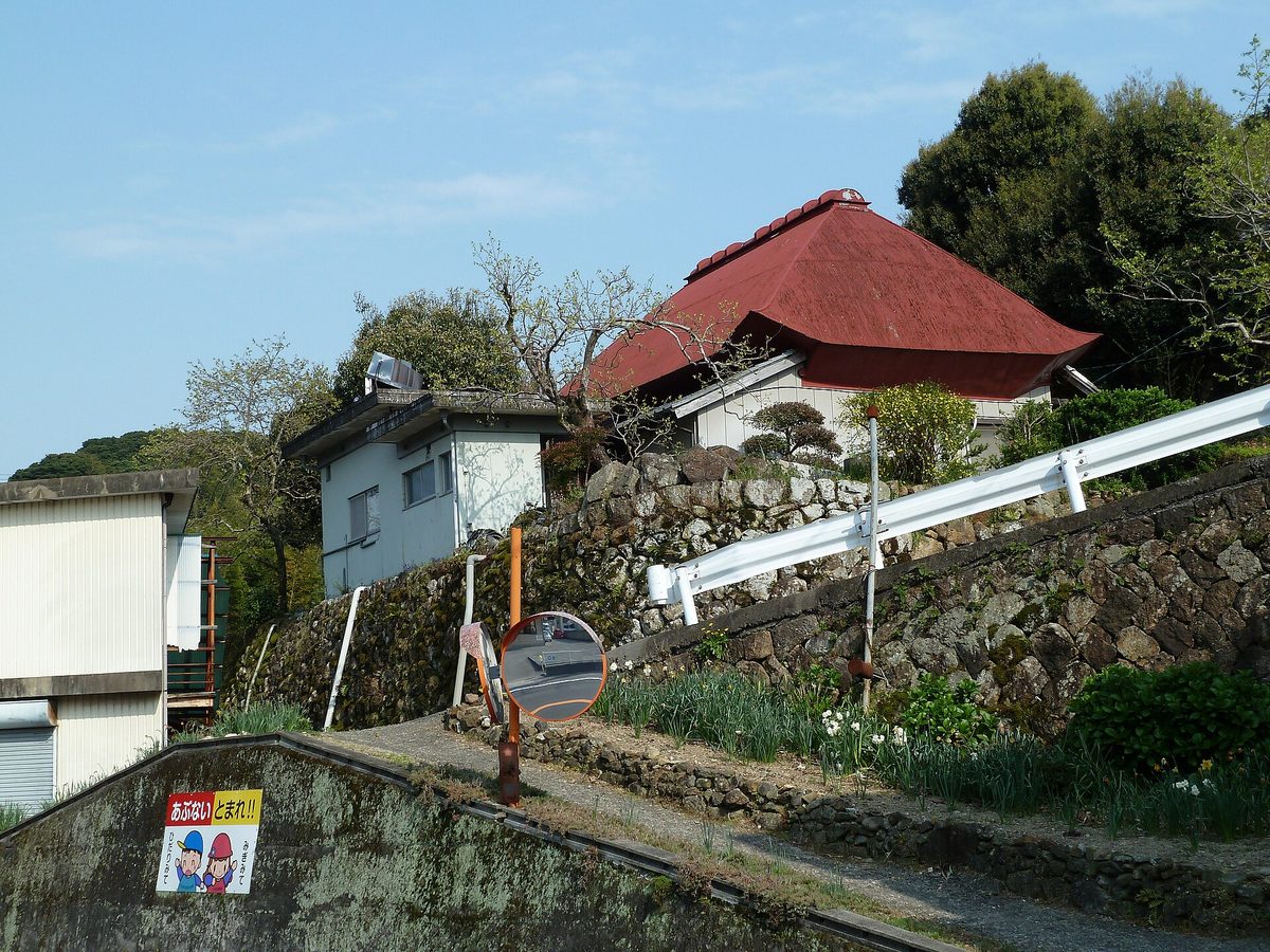 赤い瓦屋根の平屋 / Single-storey house with a red tiled roof